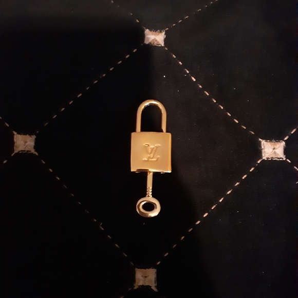 COPY - Louis Vuitton Ellepsie Monogram back pack - Picture 2 of 4